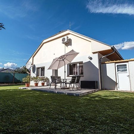 Xlsuite Apartment Comfort Piest'any Exterior foto