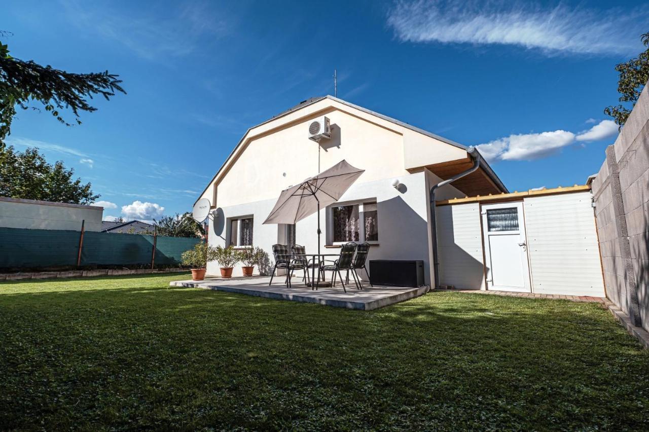 Xlsuite Apartment Comfort Piest'any Exterior foto