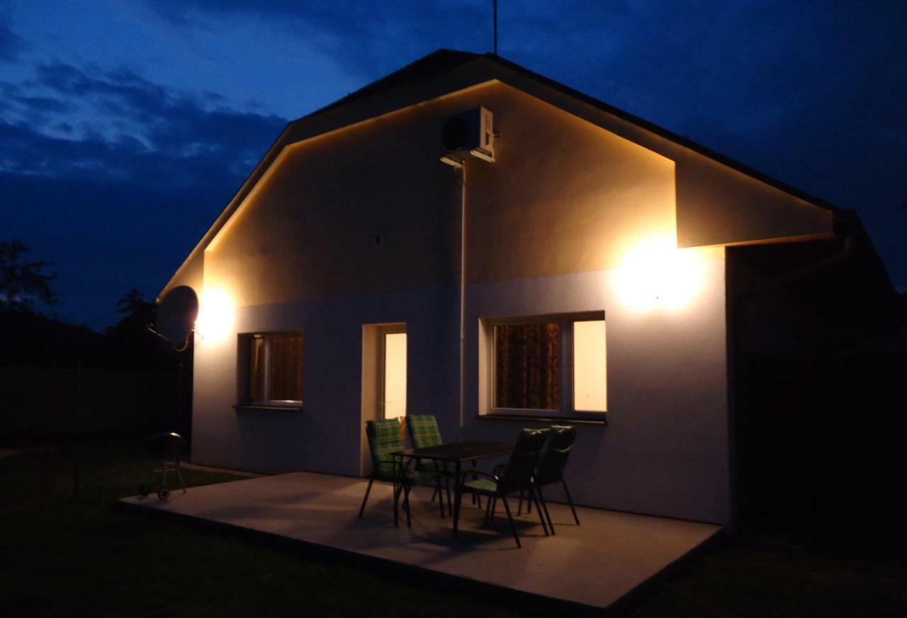 Xlsuite Apartment Comfort Piest'any Exterior foto
